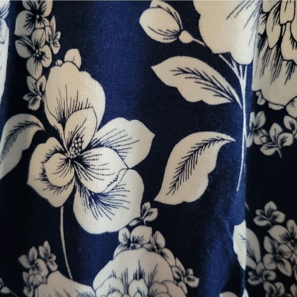 "St John's Bay " Woman's Midi Dress deep blue/white floral size: 2X V-neck  NWT - Picture 3 of 7
